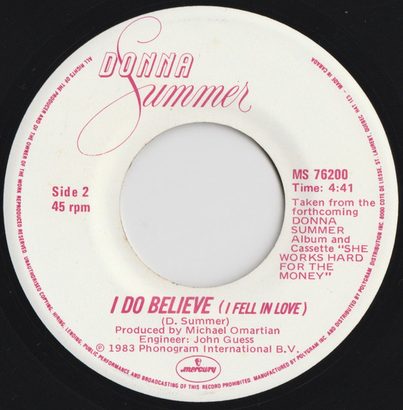Donna Summer – She Works Hard For The Money / I Do Believe (I Fell In Love) vinilo single 7″ usado - Imagen 2