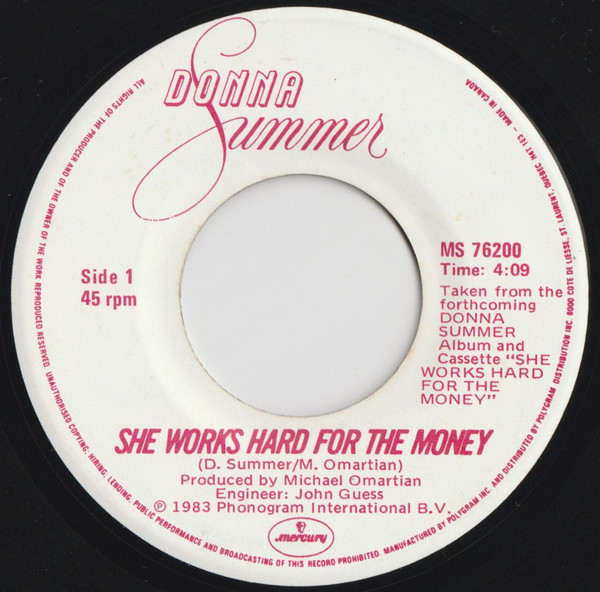 Donna Summer – She Works Hard For The Money / I Do Believe (I Fell In Love) vinilo single 7″ usado